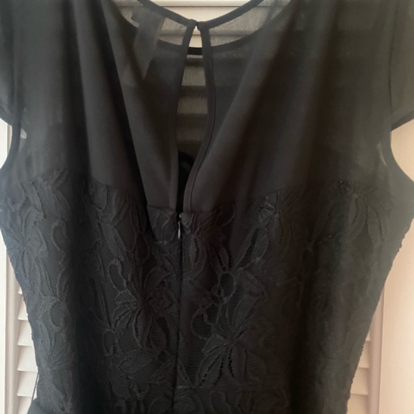 Lace dress - Picture 3 of 7